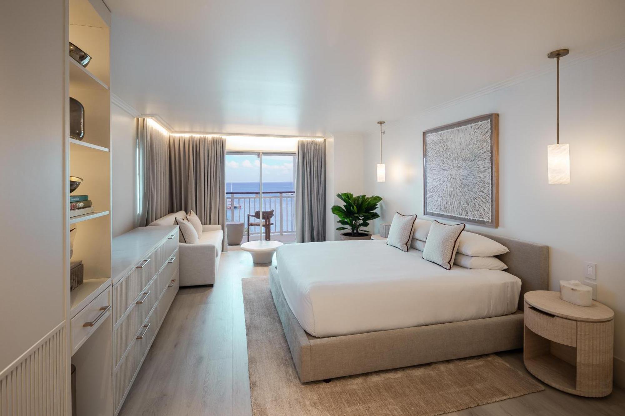 Deluxe King Room Balcony Partial Ocean View